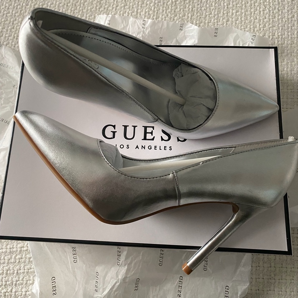 GUESS Metallic Pumps - Picture 5 of 6